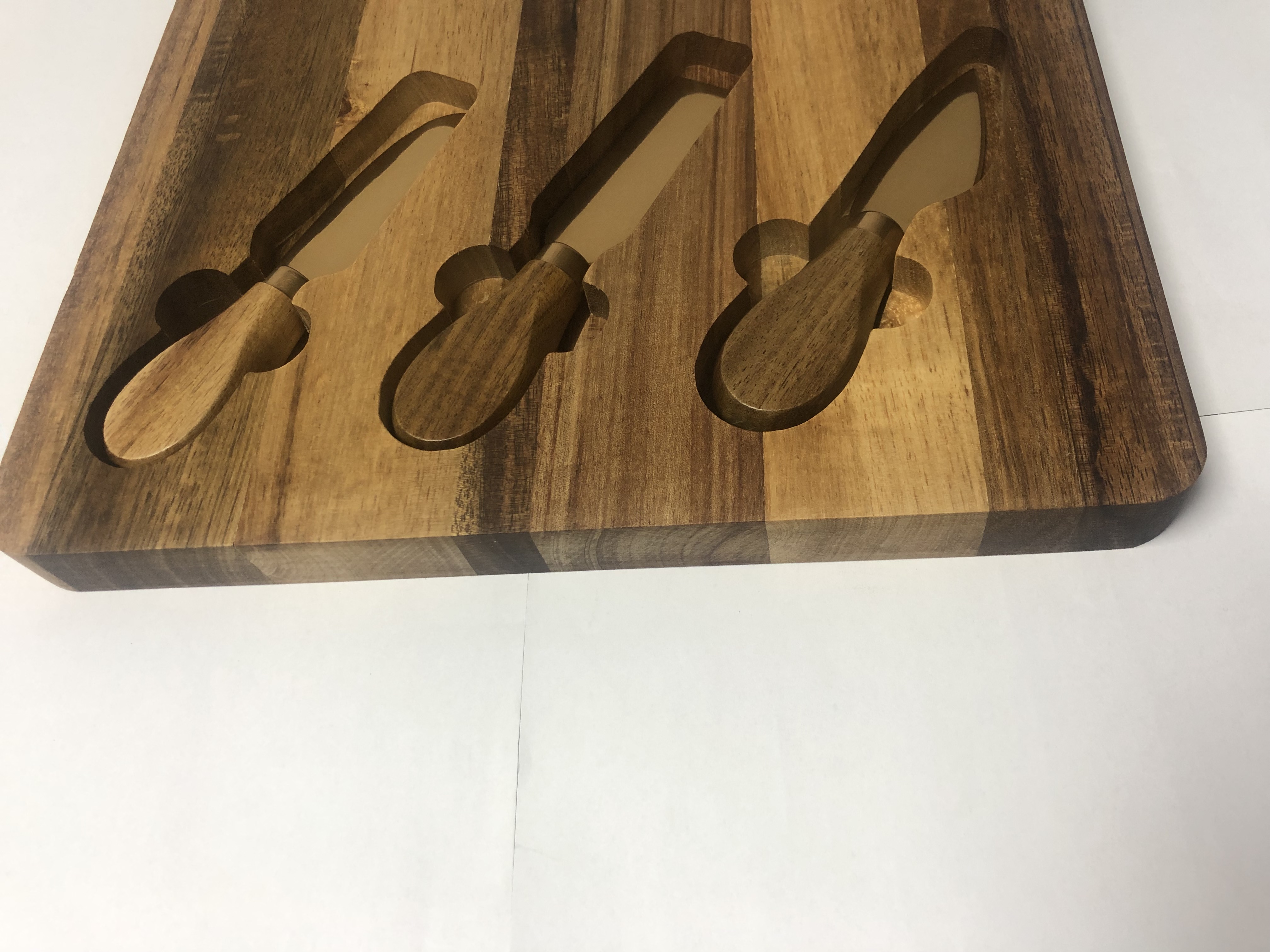 ACACIA WOOD CHEESE BOARD