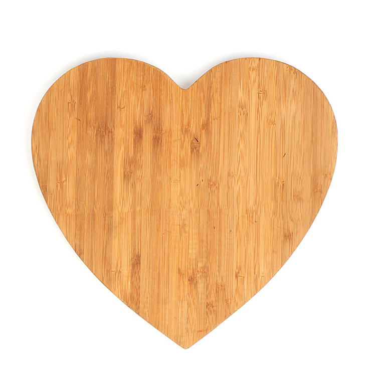 BAMBOO HEART CUTTING BOARD