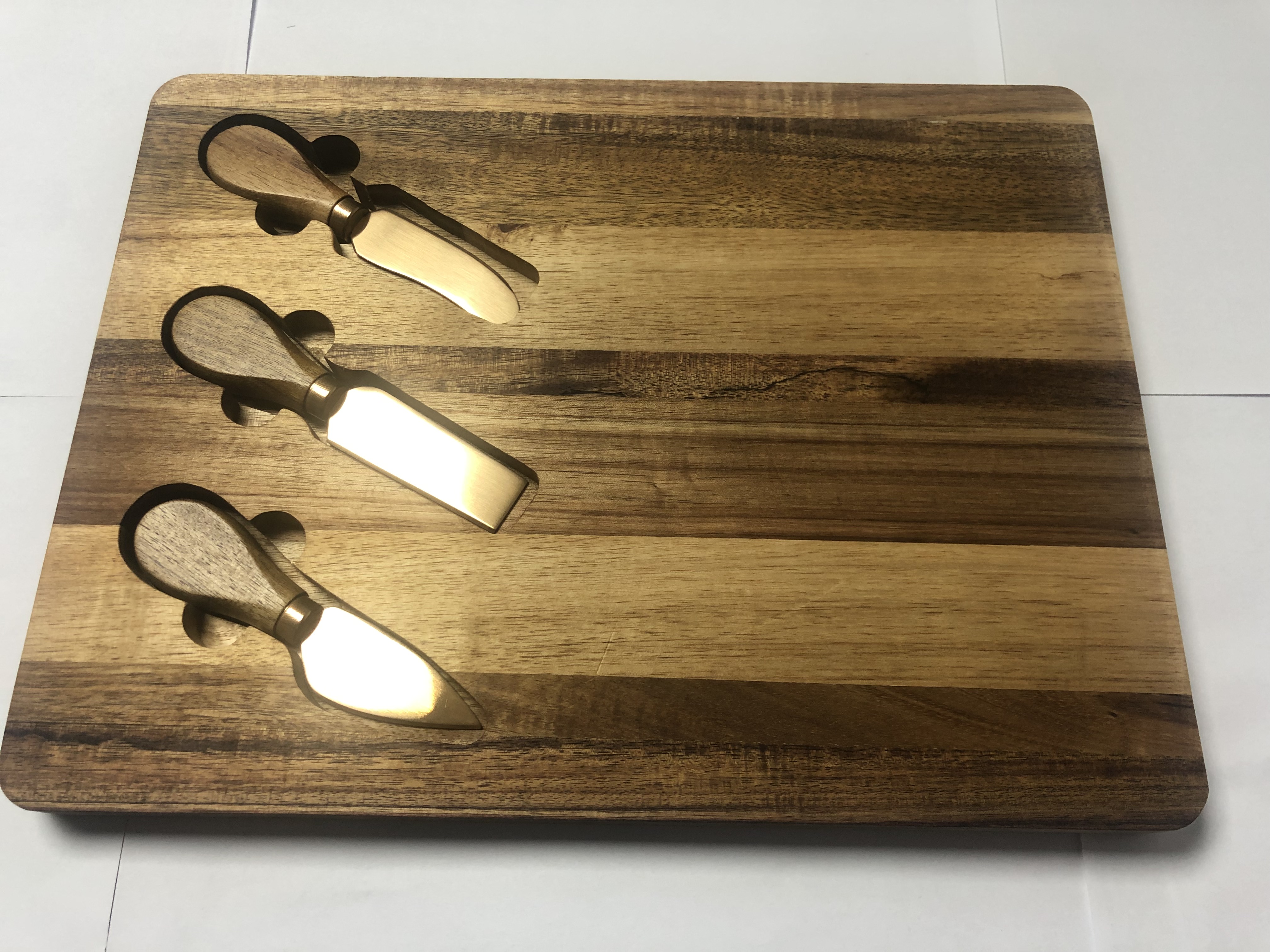 ACACIA WOOD CHEESE BOARD