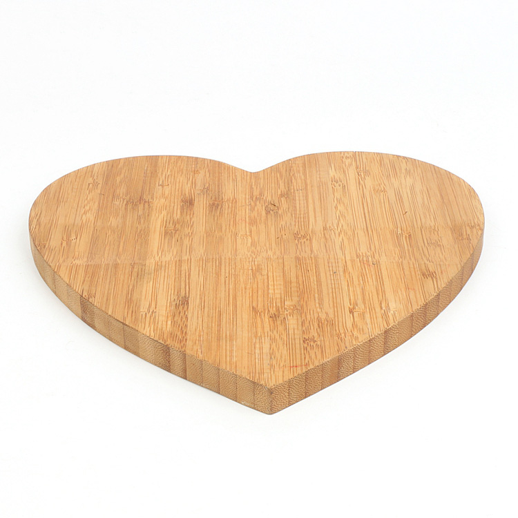 BAMBOO HEART CUTTING BOARD
