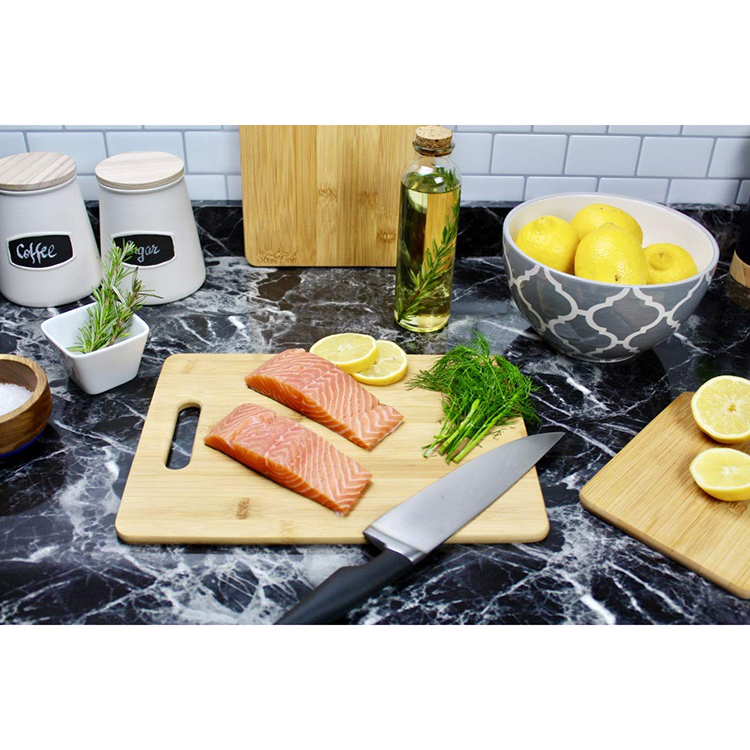 BAMBOO CUTTING BOARD