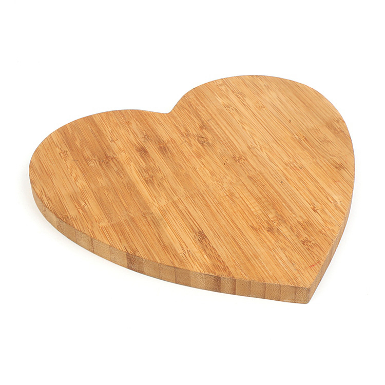 BAMBOO HEART CUTTING BOARD
