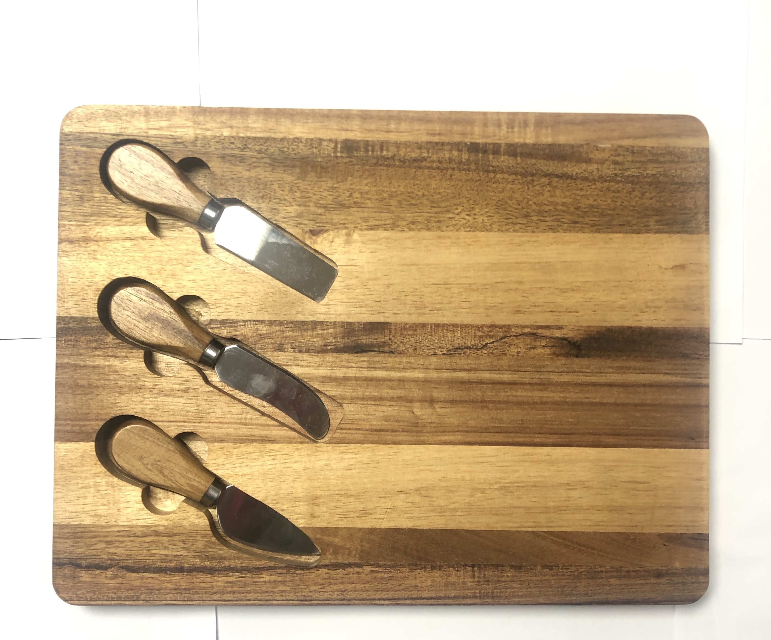 ACACIA WOOD CHEESE BOARD